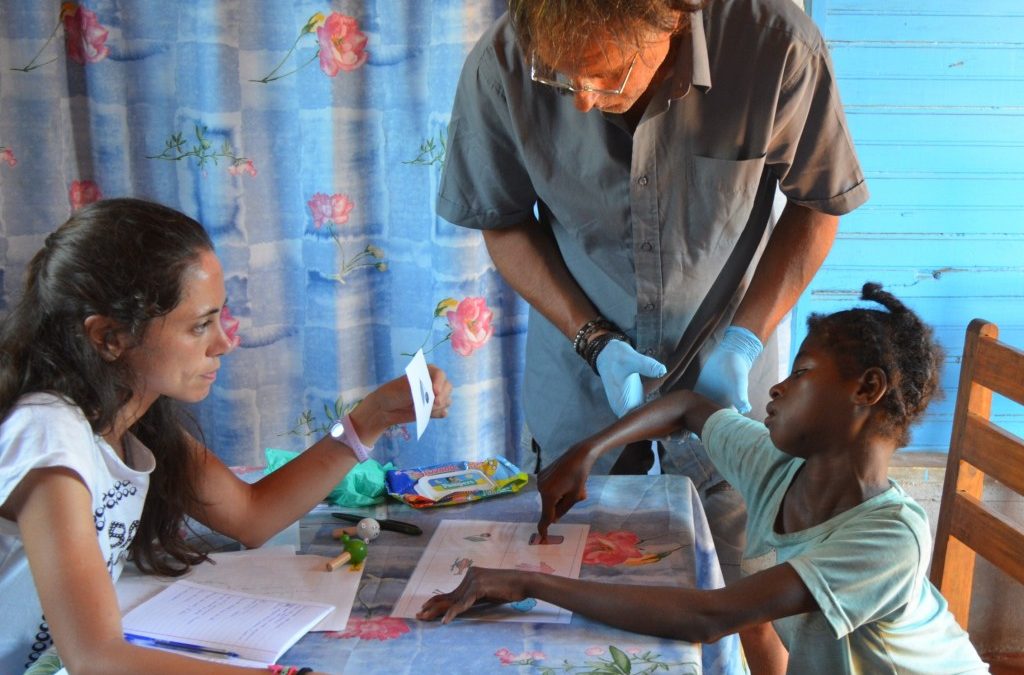 Madagascar: Anna et Maurizio visitent les enfants
